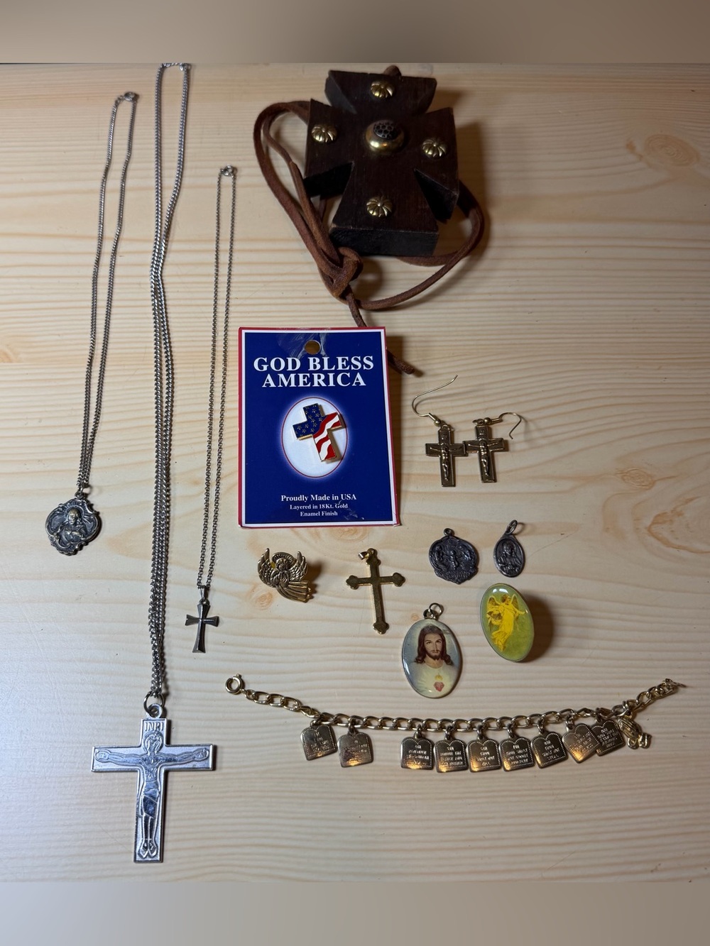 Christian Jewelry Mixed Lot 13-Piece Jesus Angel Cross Pins Necklace Pendant